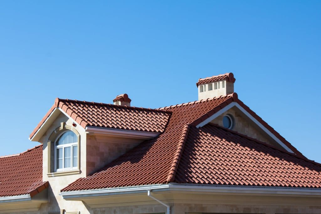 Tile vs Shingle Roofs: What Arizona Homeowners Actually Need to Compare