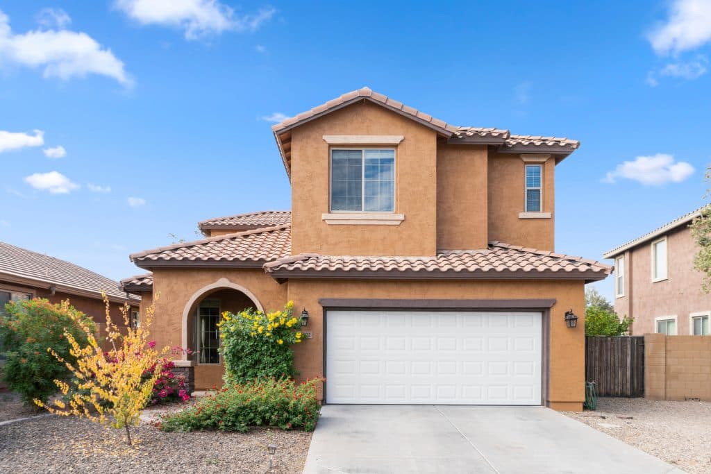 How Arizona’s Extreme Heat Damages Roofs (And What to Watch For)